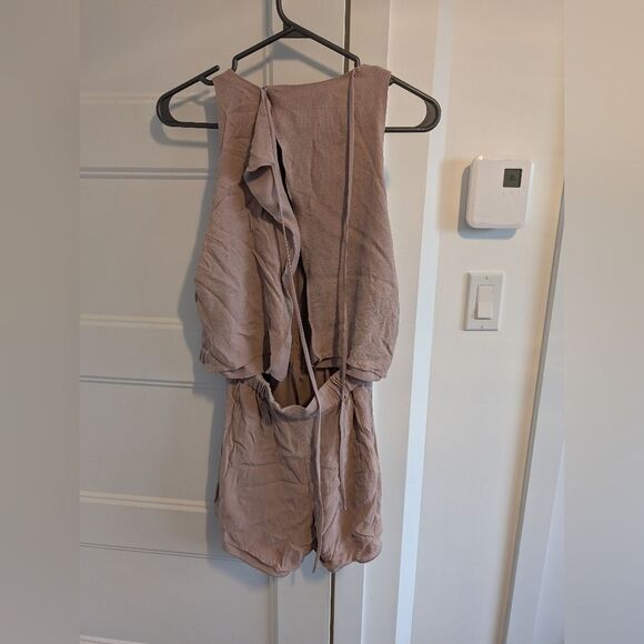 Aritzia/Babaton Donachie Romper Sz XXS - Picture 4 of 6
